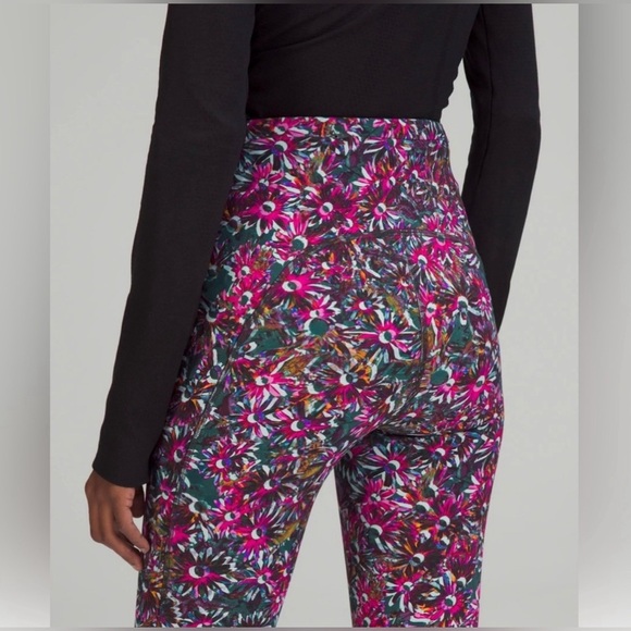 Lululemon Run Swift Speed High-Floral Electric Multi Rise
Leggings size 2 - Picture 9 of 10